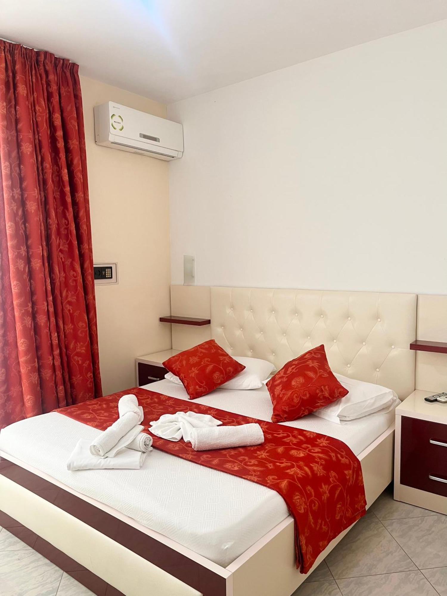 Hotel Garden Radhimë Екстериор снимка